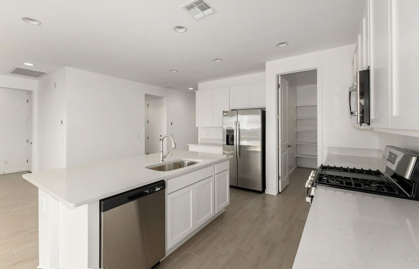 12365 W Parkway Ln Kitchen2