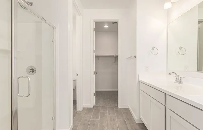 12392 W Parkway Ln Bath2