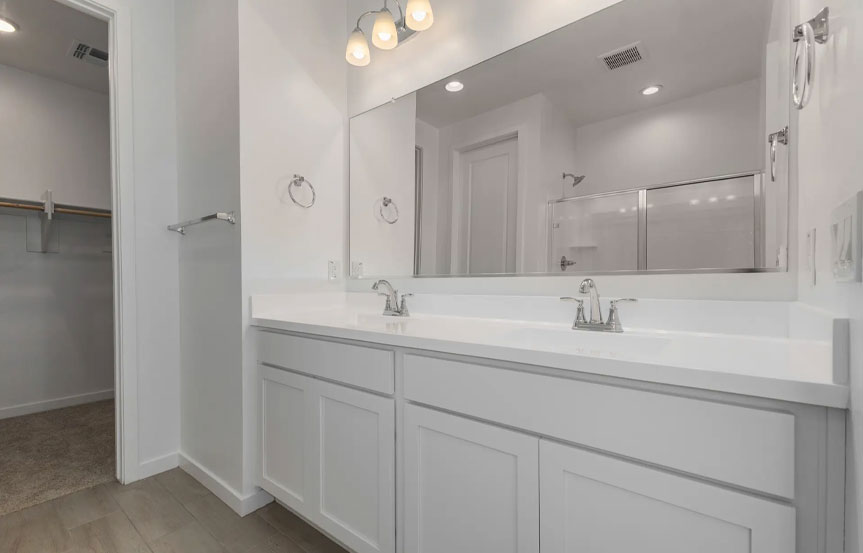 12365 W Parkway Ln Bath2