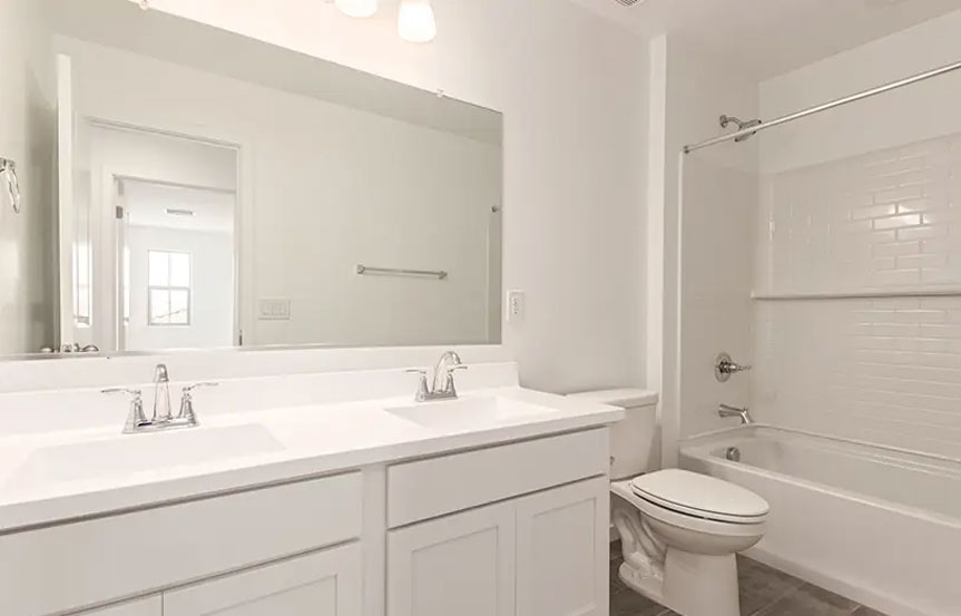 12392 W Parkway Ln Bath3