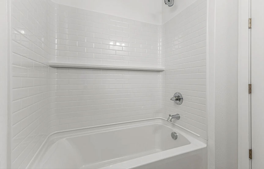 12361 W Parkway Ln Bath4