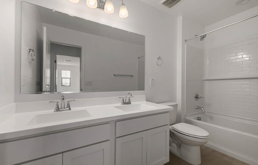 12365 W Parkway Ln Bath4